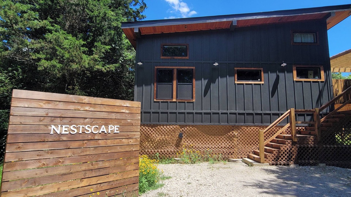 Wills Point Cabin | NestScape–-Stargaze from Bed + Outdoor Tub & Movie