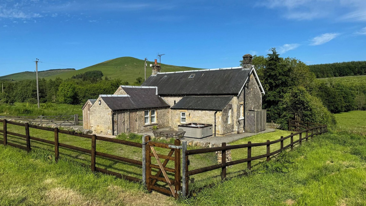 Hawick Cottage | NETHERRAW, pet friendly, character holiday cottage in Newcastleton