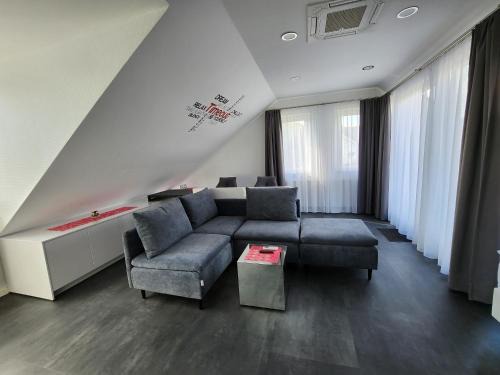 Bad Kreuznach Apartment | NEU! Ihr Ticket ins Blaue - Rooftop-Ferienwohnung am Kurpark Bad Kreuznach