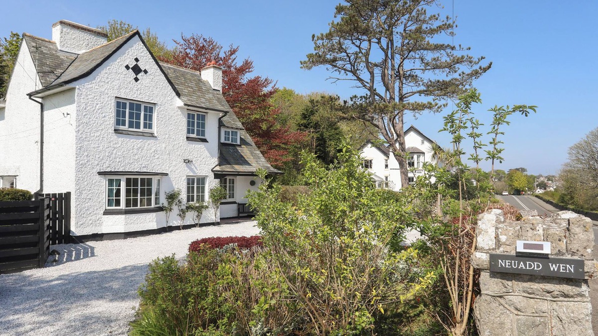 Tyn-y-Gongl Cottage | NEUADD WEN, family friendly, character holiday cottage in Benllech