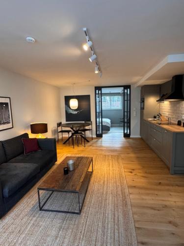 Kleinmachnow Apartment | Neue 2 Zimmer Wohnung im Grünen mit Terrasse und Platz