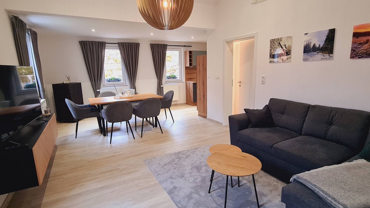 Heinrichs House | Neue, Sonnige und Gemütliche Ferienwohnung mit 2 Terrassen und 2 Schlafzimmern