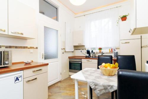 Neukoelln Apartment | Neukölln Central Rixdorf