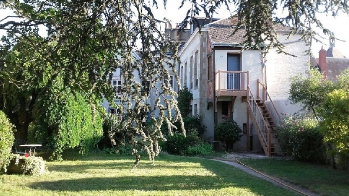 Neuville-aux-Bois Apartment | NEUVILLE GITE WITH WOOD