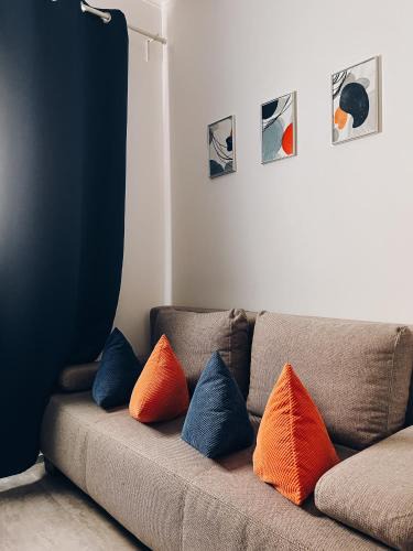 Freiberg am Neckar Apartment | Neuwertiges Apartment mit schnellem WLAN, Glasfaser, Kostenlose Privatparkplatz auch für Transporter geeignet R11