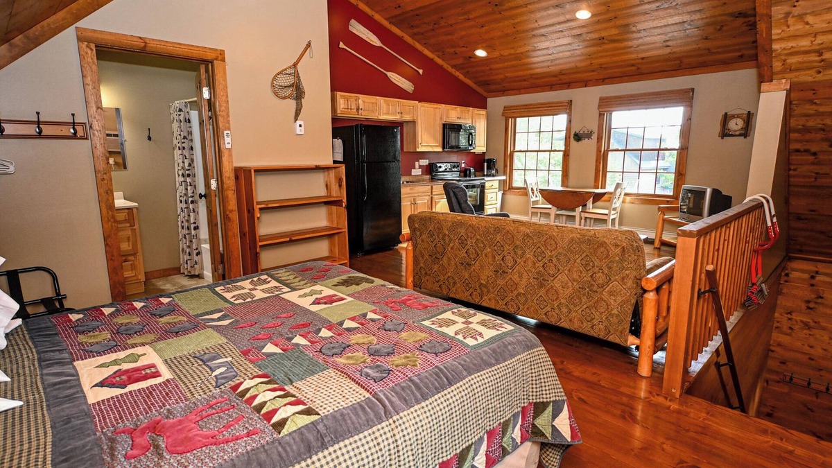 Bemidji Cabin | New 1 bedroom lake cabin with FREE resort amenities