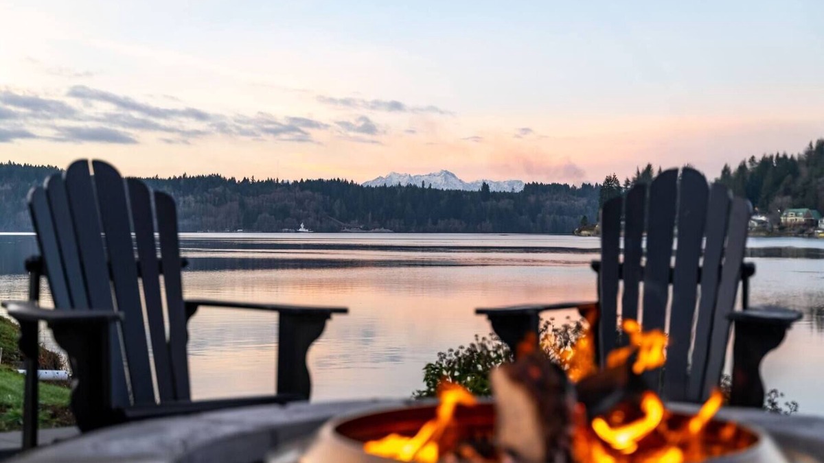 Shelton House | NEW 120' Waterfront Cabin | Hot Tub, Sauna & Firepit - Hammersley Inlet Retreat!