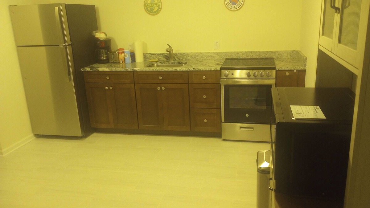 Blades House | New 2 bedroom apartment. Quiet setting, Just bring your suitcase and enjoy.
