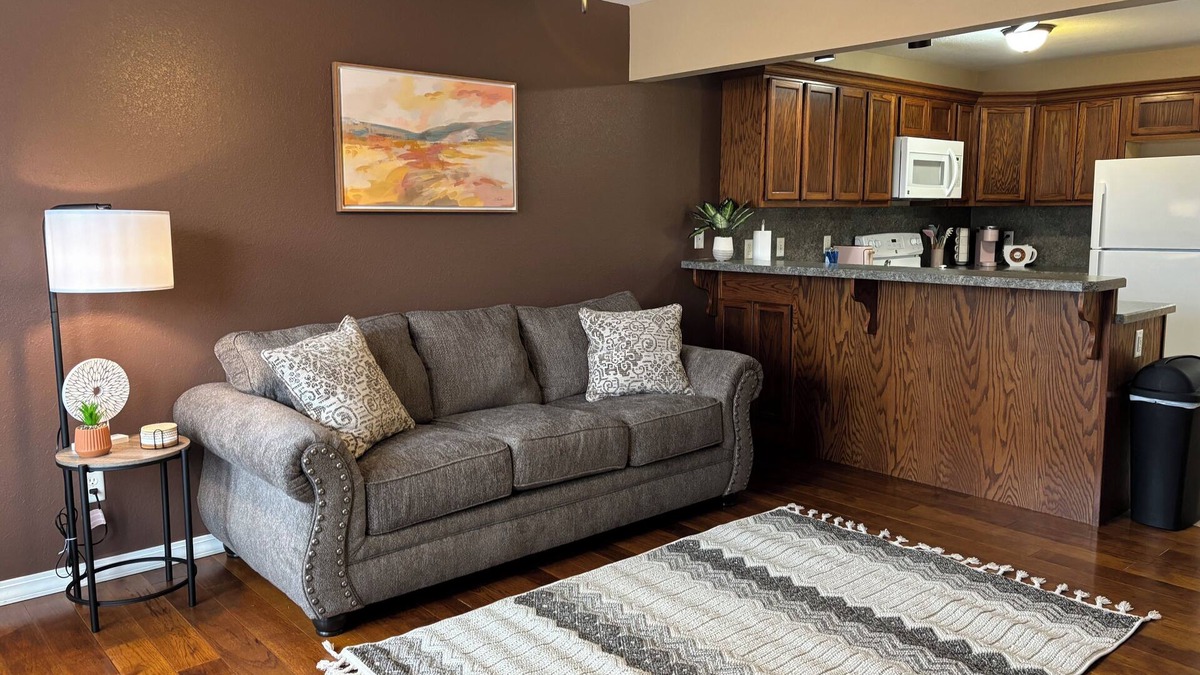 West Plains House | New 2 bedroom home near Downtown
