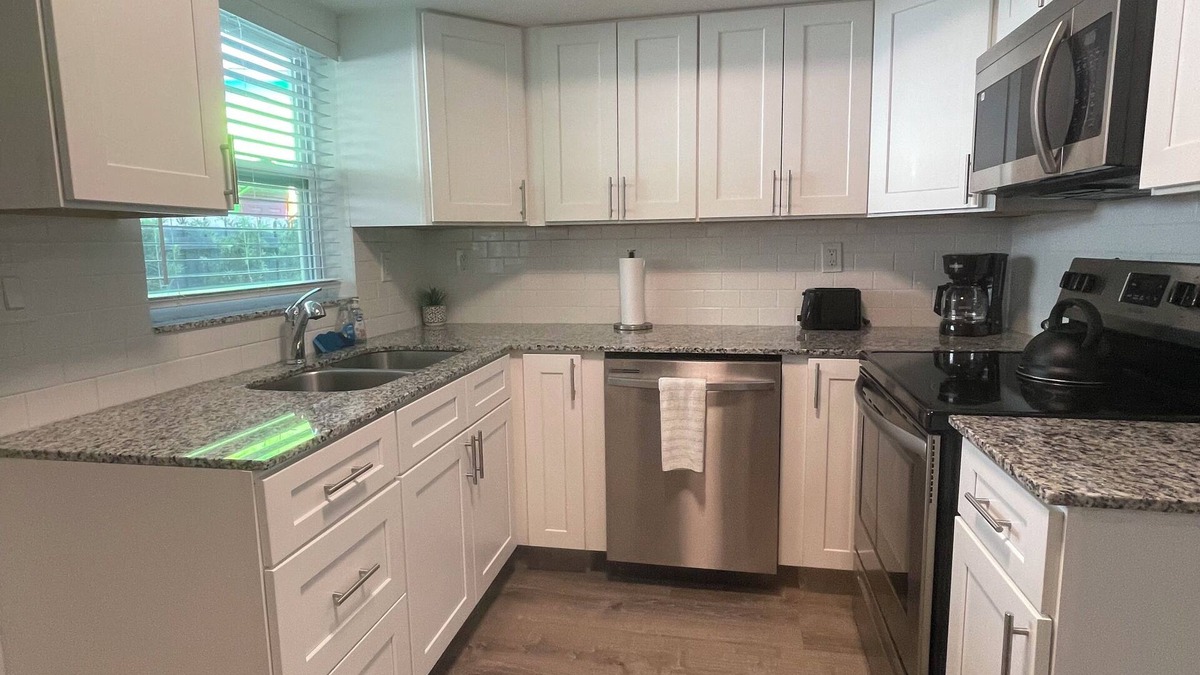South Middle River House | NEW 2-bedroom unit lovely Fort Lauderdale w/AC, WiFi & AMAZING PRIVATE PATIO