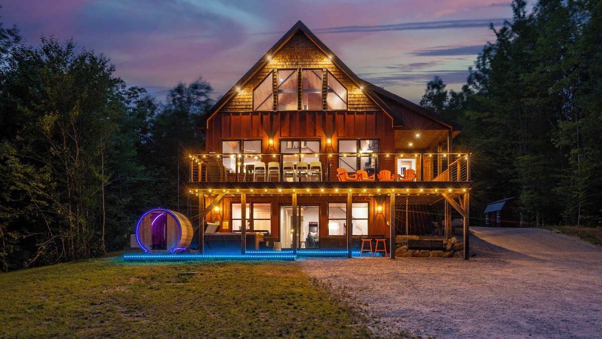 Bethel Ski Chalet | NEW: 2 Chalets 2 Mins Apart! Mtn Views, Hottubs, Sauna, GameRoom, Sleep 29