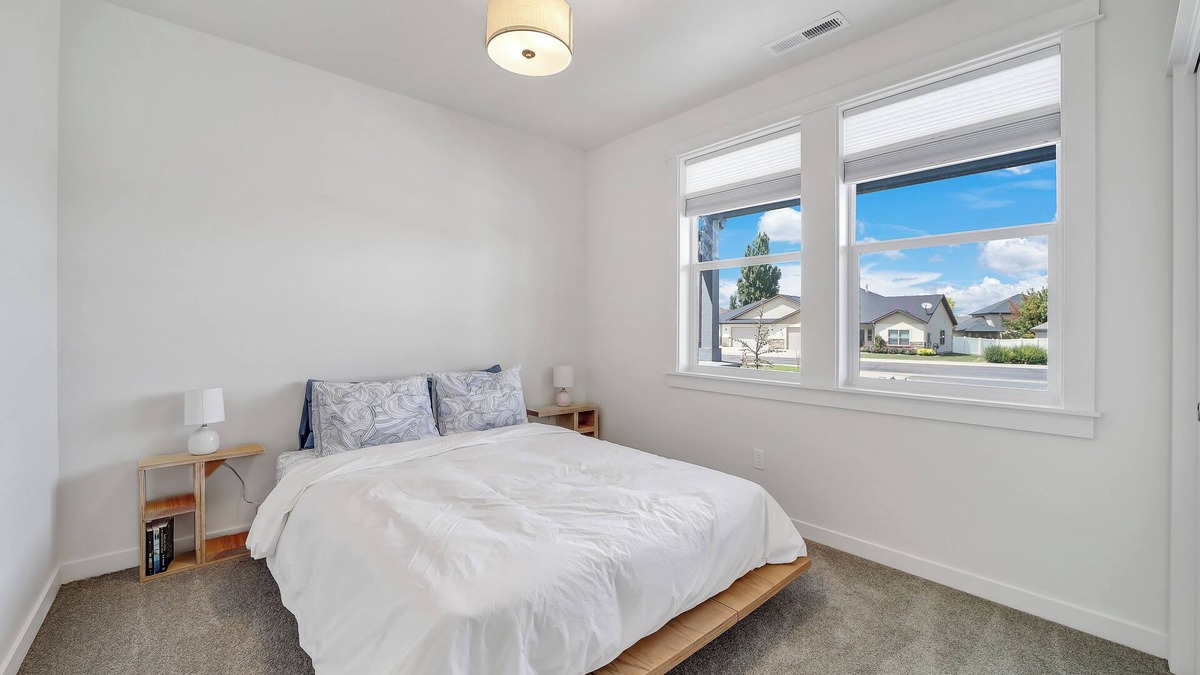 Twin Falls House | New 2 level Twin Falls Home, 2 masters!