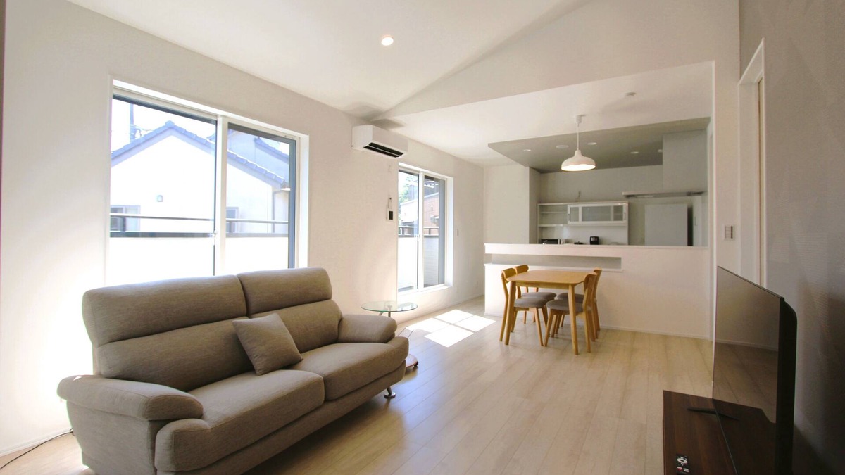 Chuo House | [New 2-story home] - 2 min to station, shops, parking, easy Disneyland access!n