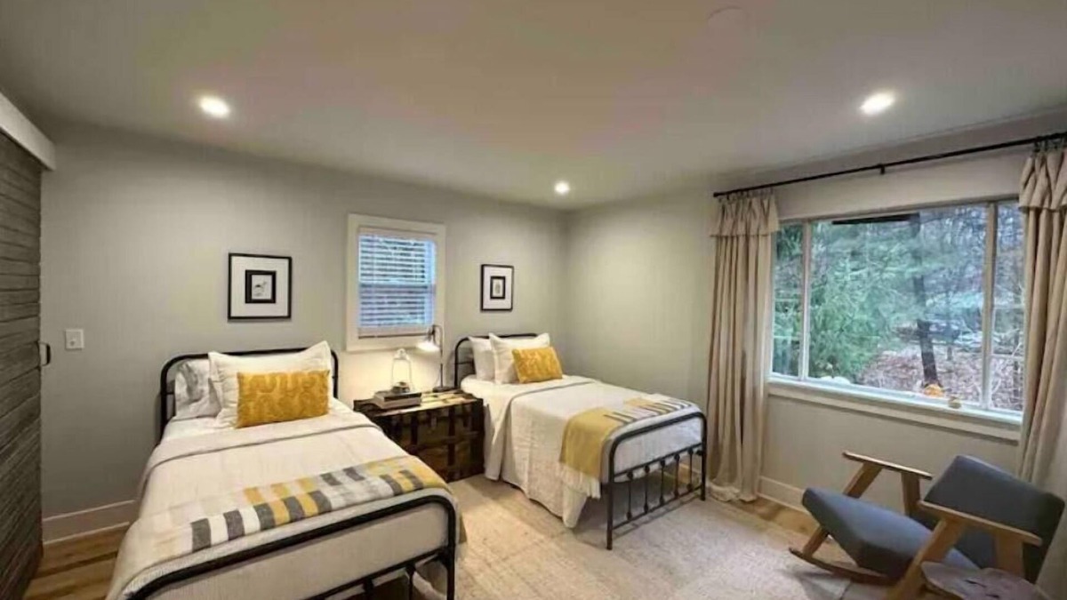 Granville South Apartment | New! 2bd rm/3 bed wooded cottage