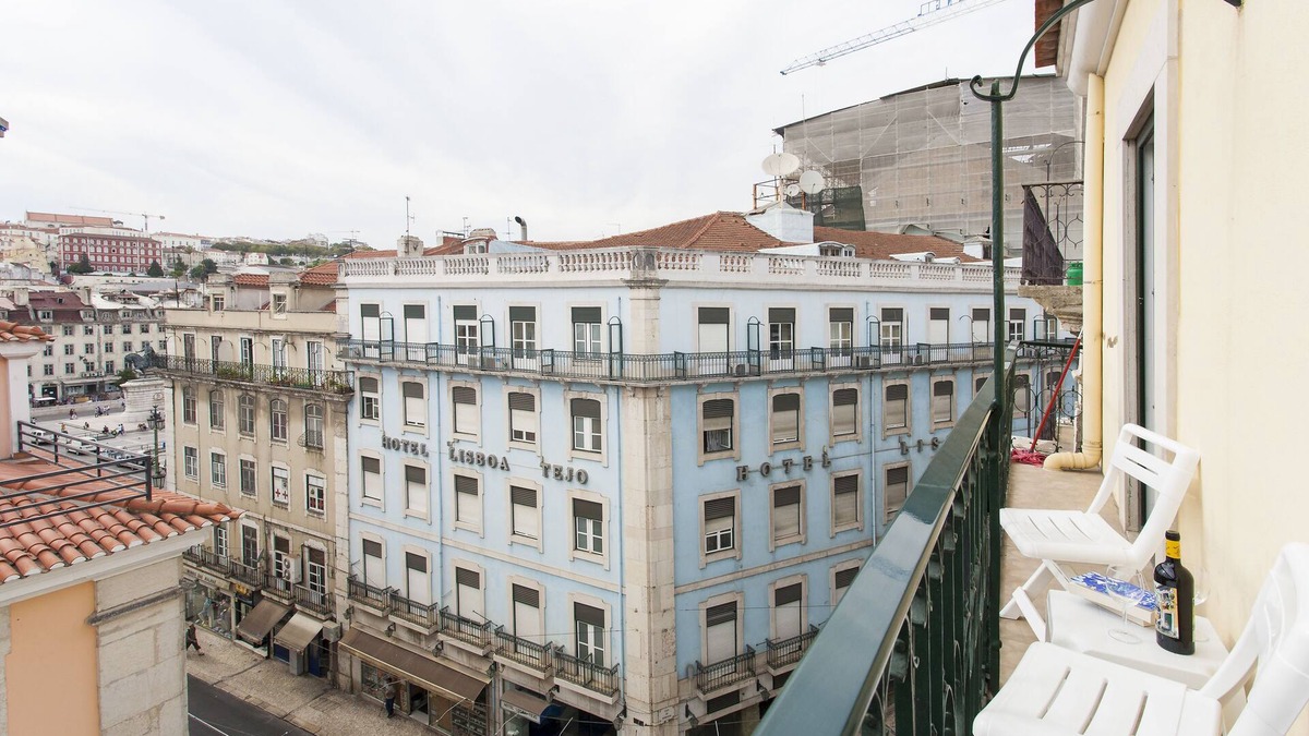 Sao Cristovao e Sao Lourenco Apartment | NEW! 2bedroom apt in the heart of downtown Lisbon, sunny 4th floor with elevator