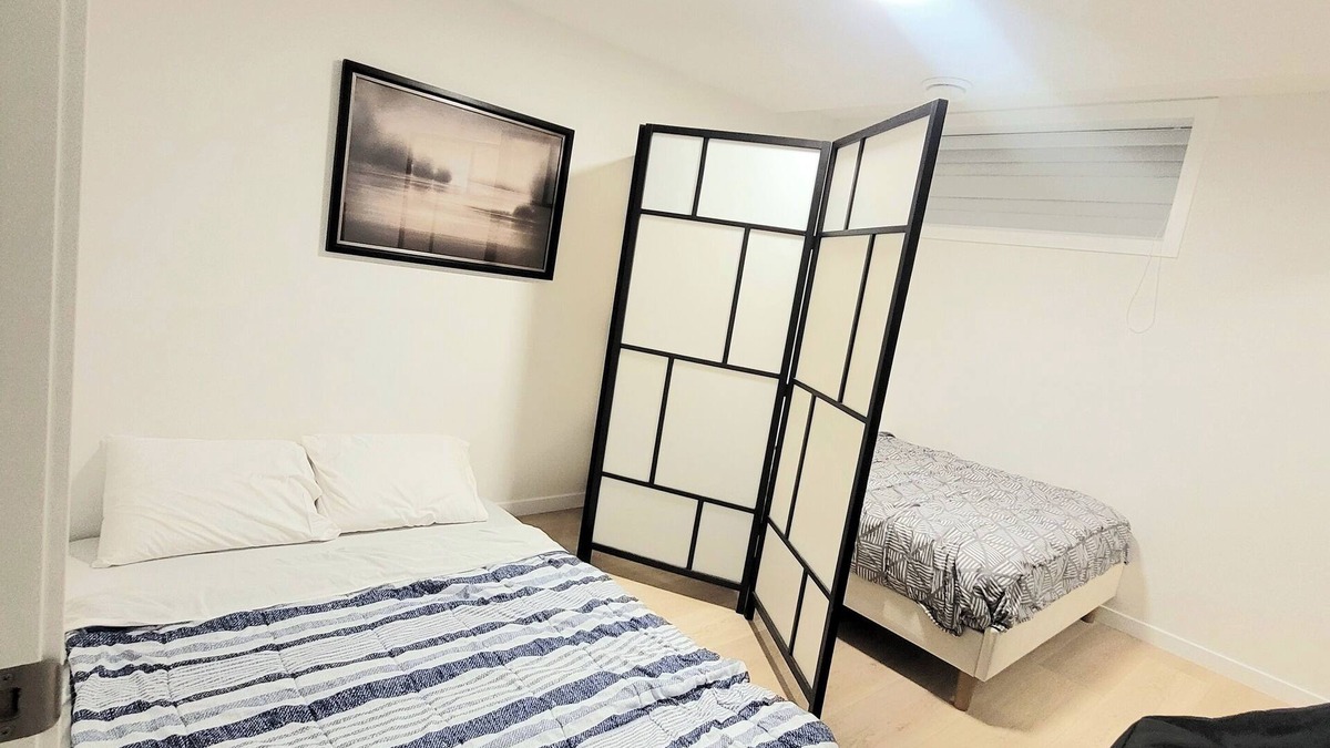 Southwest Edmonton Apartment | New 2Beds Suite - Close to Airport -Baby Friendly