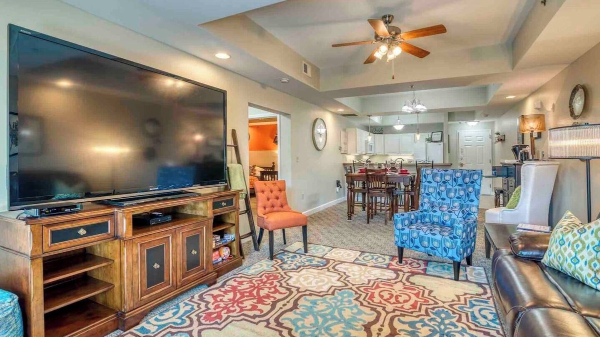 Bluff City Condo | NEW! 2BR/2BA Bristol Speedway,Elevator, One Level