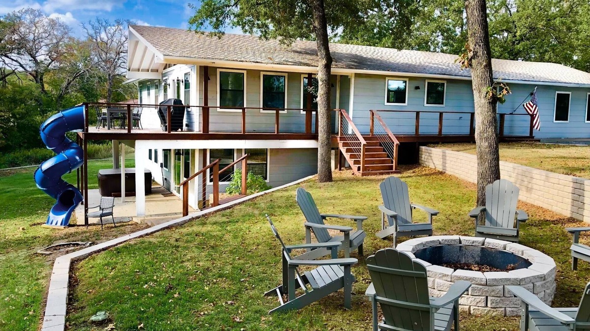 Seven Points House | New! 3 Acre, 5bd/5bth Lakehouse w/Hot tub & Cinema