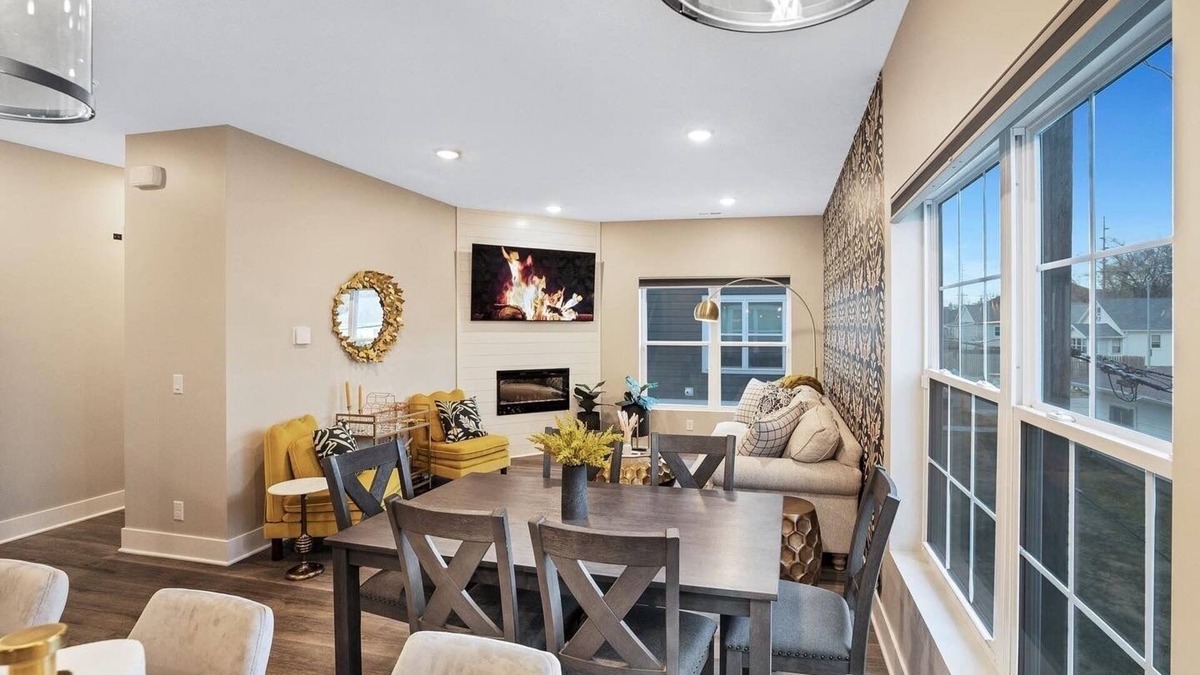 Dahlman House | New 3 bed 4 bath Townhouse w porch& rooftop deck- 5 min to Downtown!