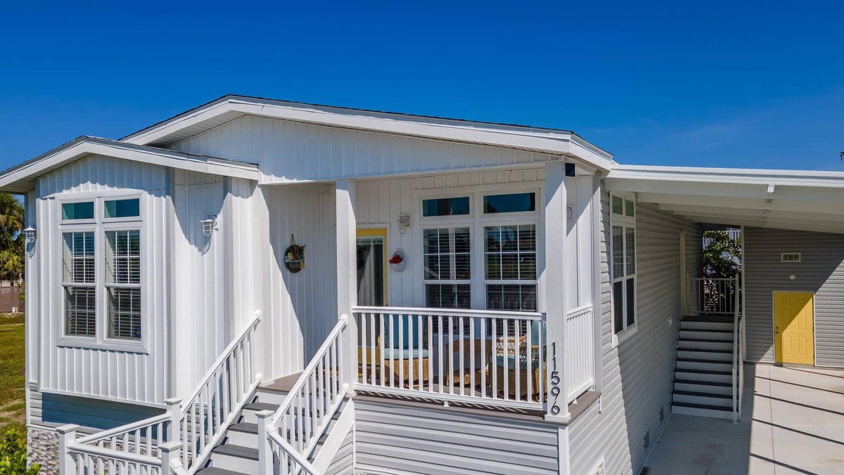 Truckland House | NEW 3 Bed Osprey Bay Home in 55 or older Near Beaches