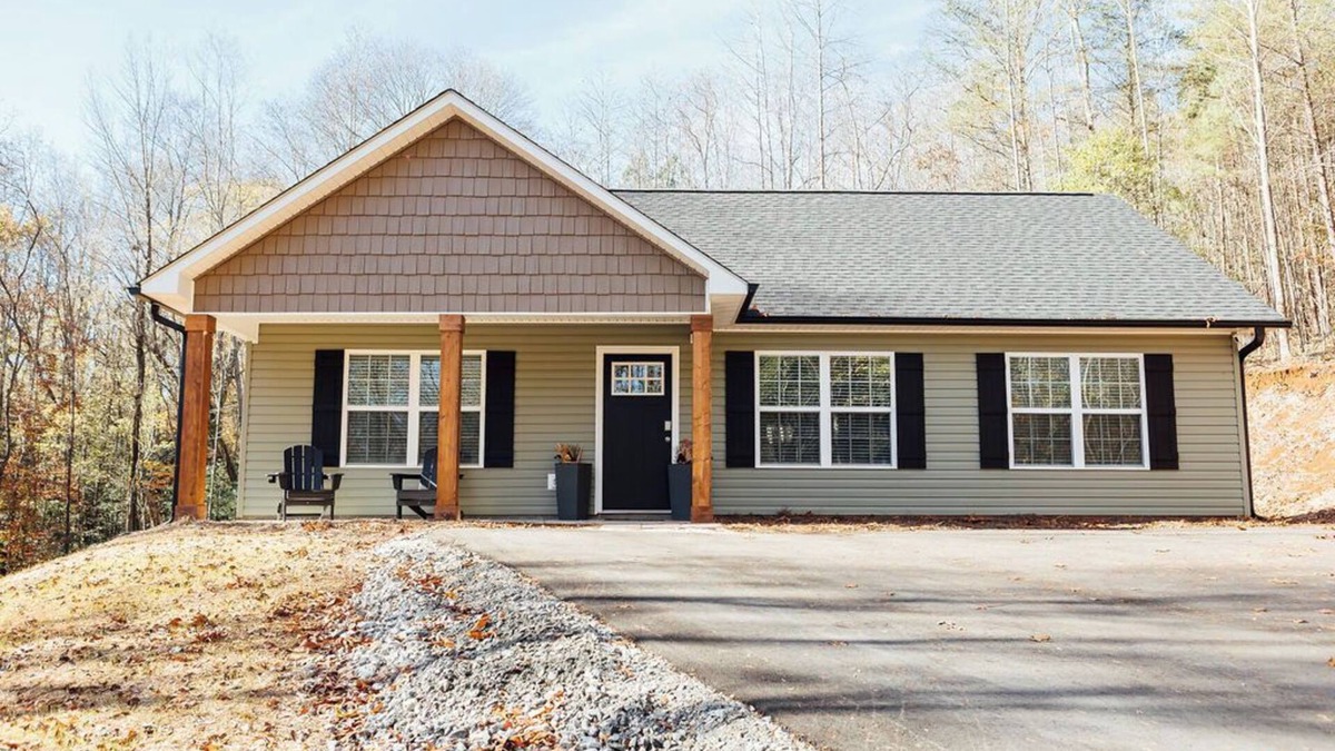 Dahlonega House | New 3-bedroom/2 bathroom house perfect for weddings, wine, and the outdoor