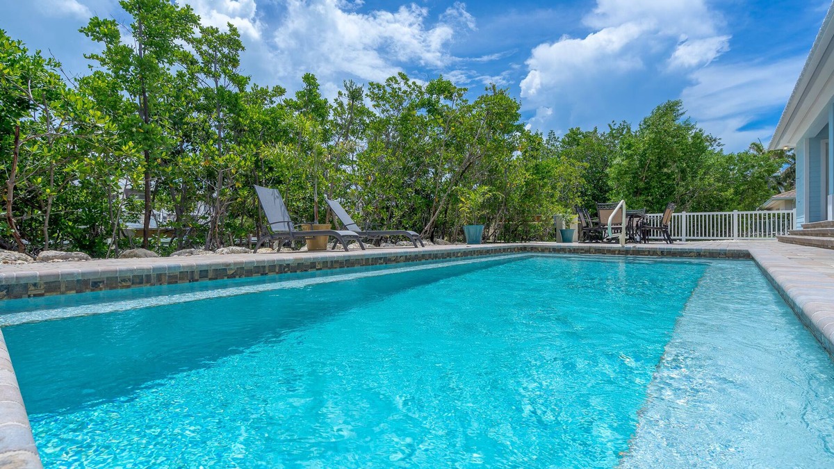 Coury House | New 3 Bedroom Home with Dockage, Pool, ICE MAKER on 13th St in KCB