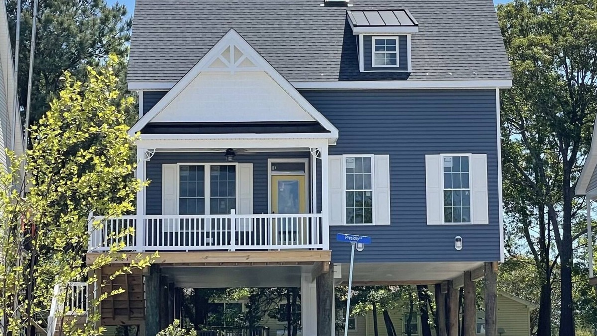 Cedar Neck House | NEW 3 BR/2.5BTH near Bethany Beach/home on stilts, open floor plan/1st FL Master