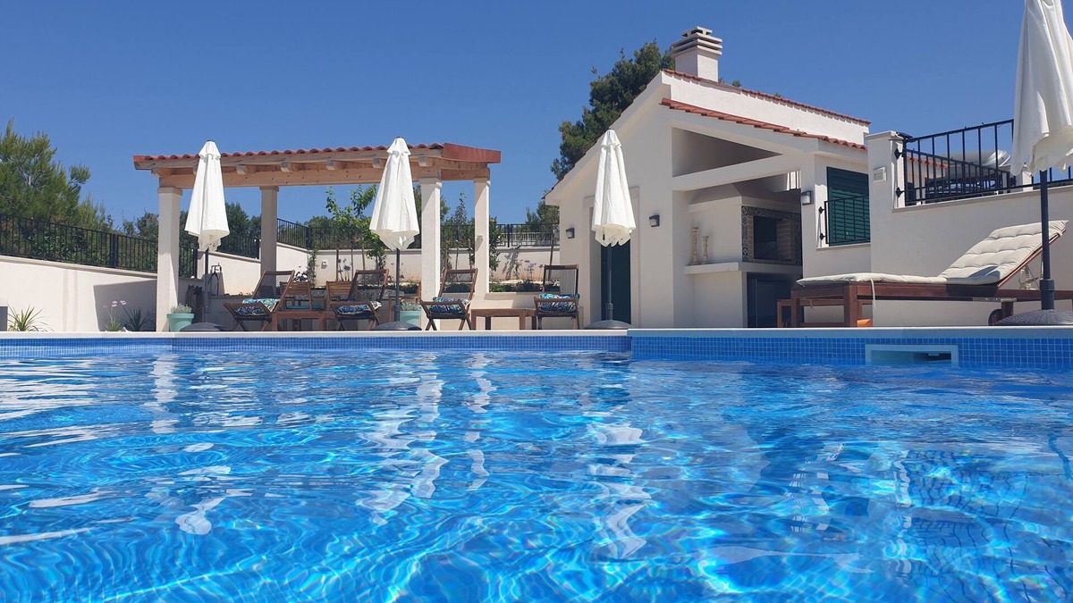 Maslinica Apartment | New 3 Star Apartment in Maslinica, Croatia