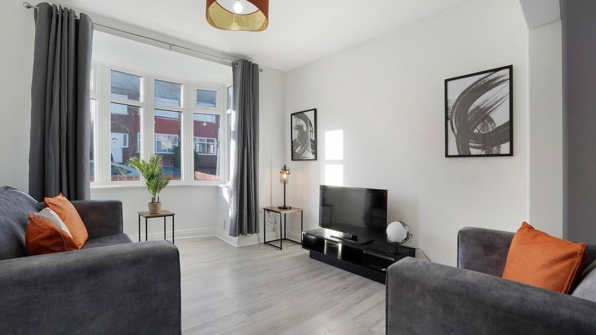 Stockton-on-Tees House | New! 3BR in Colchester Free Wifi