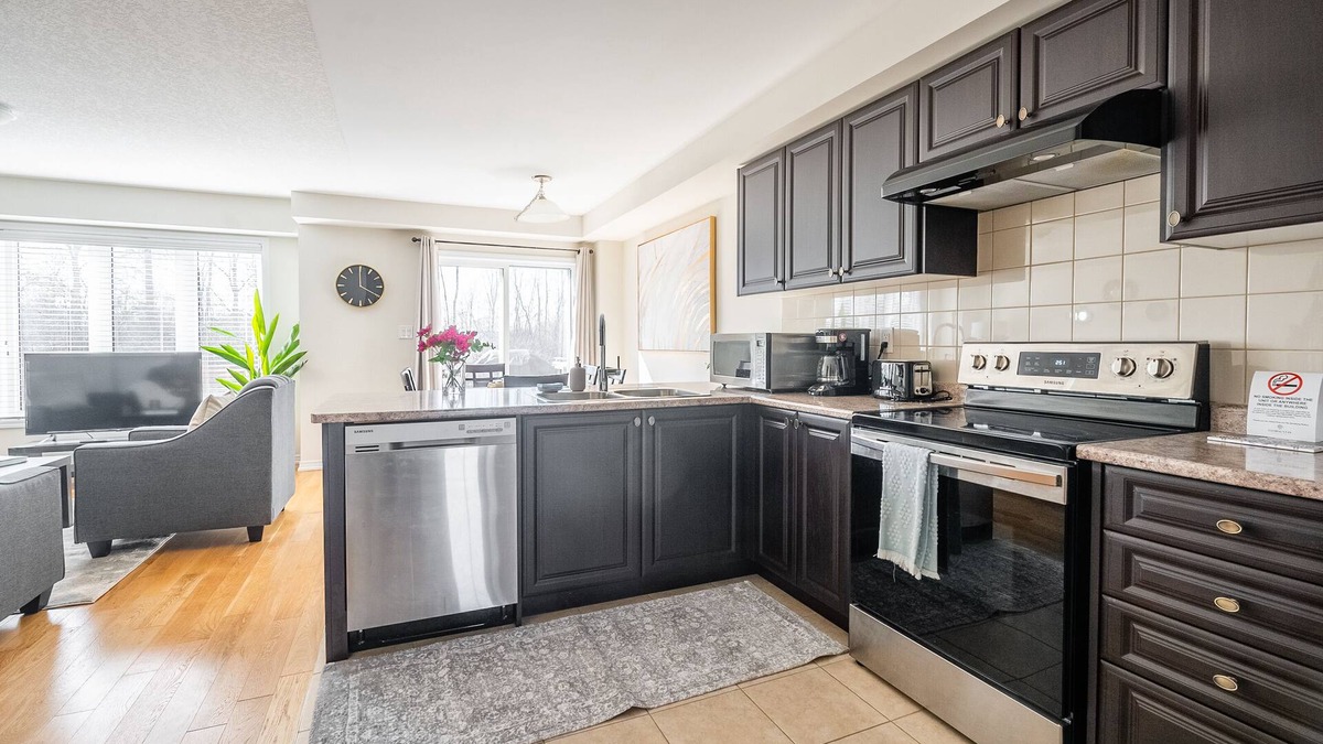 Thorold Apartment | New 3BR Townhouse, Minutes to Niagara Falls and Brock University by GLOBALSTAY