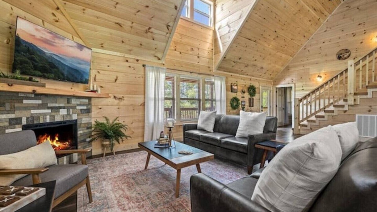 Wears Valley Cabin | New! 3BR w/Hot Tub*Fireplace*Firepit*Peaceful*View