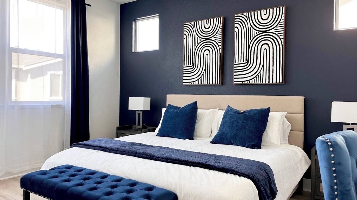 Woodland House | New 4-bedroom Home. EV Charging [15 minutes from Downtown Davis and SMF Airport]