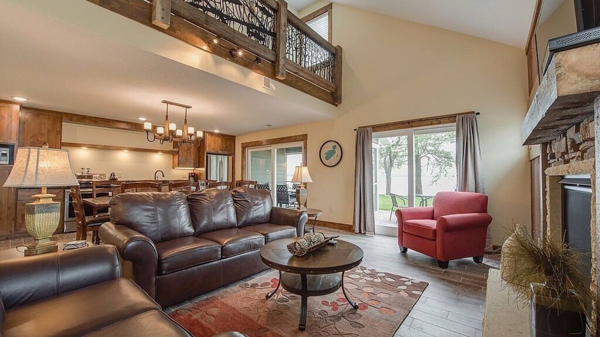 Alexandria House | NEW 4 Bedroom Lakefront Villa @ Lake Darling Resort