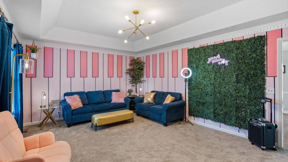 Murfreesboro House | NEW, 4 TVs, big backyard! Near MTSU The Pink Key Cottage