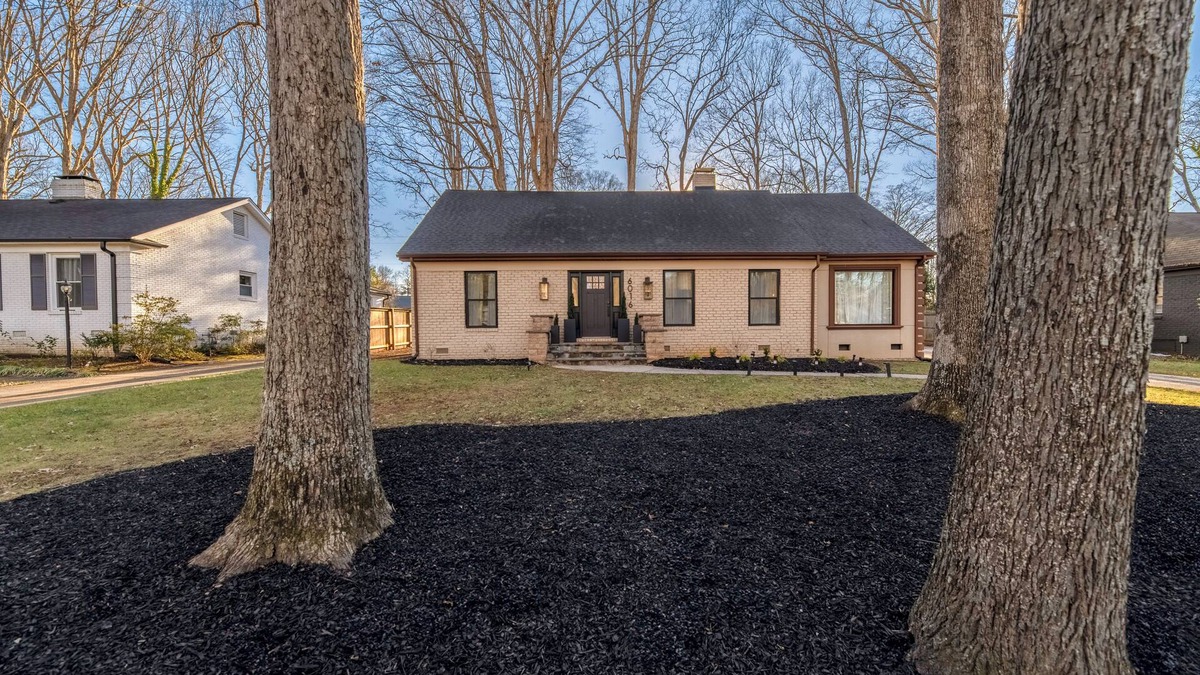 Charlotte House | New! -4500 sqft Luxurious/Upscale Mountain style in South CLT-2 Master-n5 Kings!