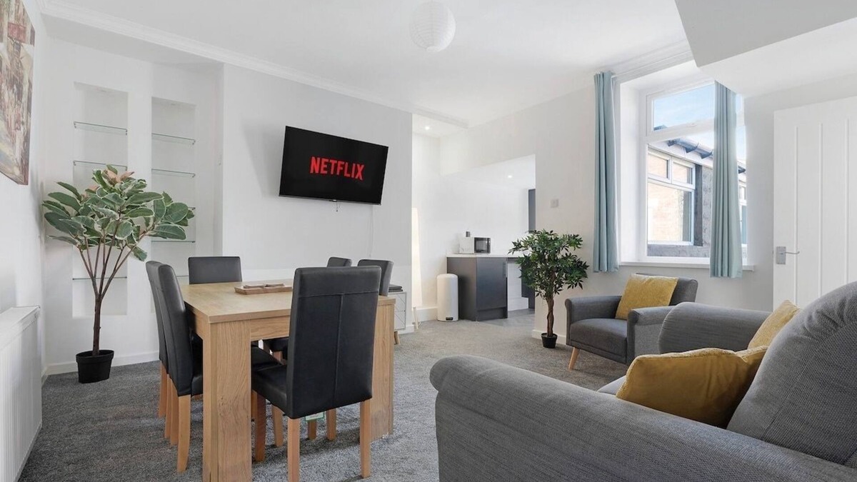 Stanley House | New! 4BR in Durham Road