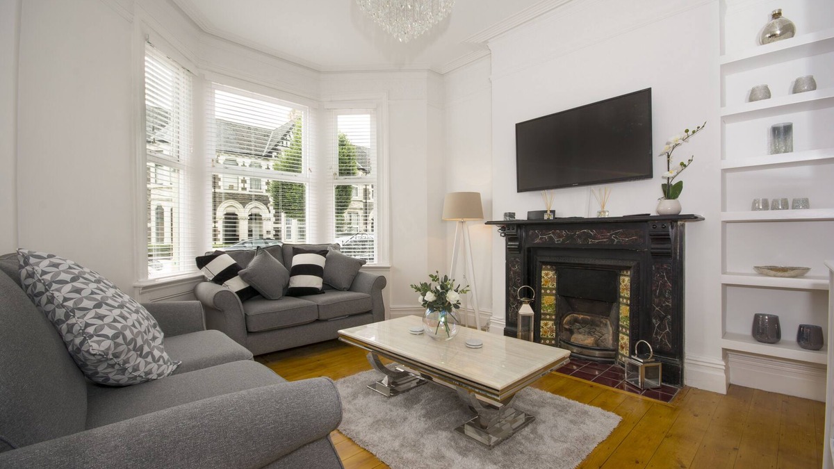 Pontcanna House | NEW! 5 Mins Walk from Stadium & City Centre,Cardiff Townhouse With FREE PARKING,