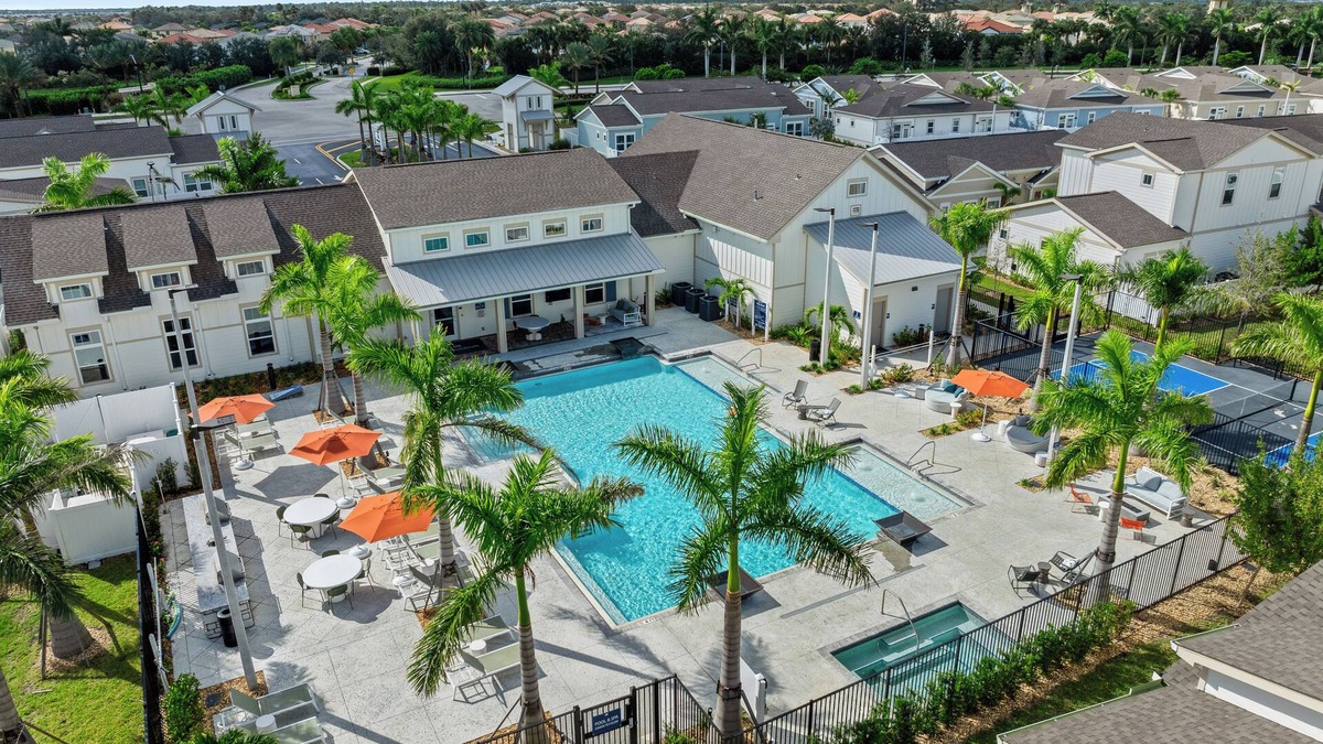 Port Saint Lucie House | New 5 Star home with Heated Pool/BBQ/minutes HCA Hospital/Cleveland clinic.