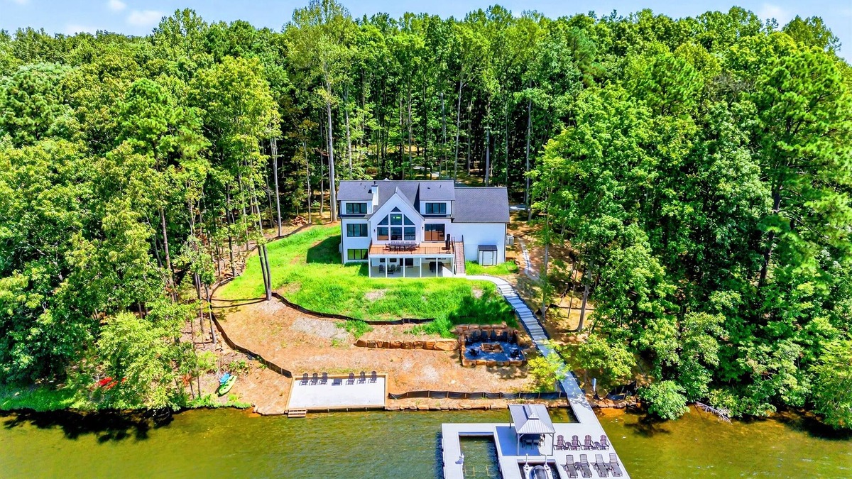 Bumpass House | NEW 5BR Lakefront Lake Anna, Beach, Dock, Views
