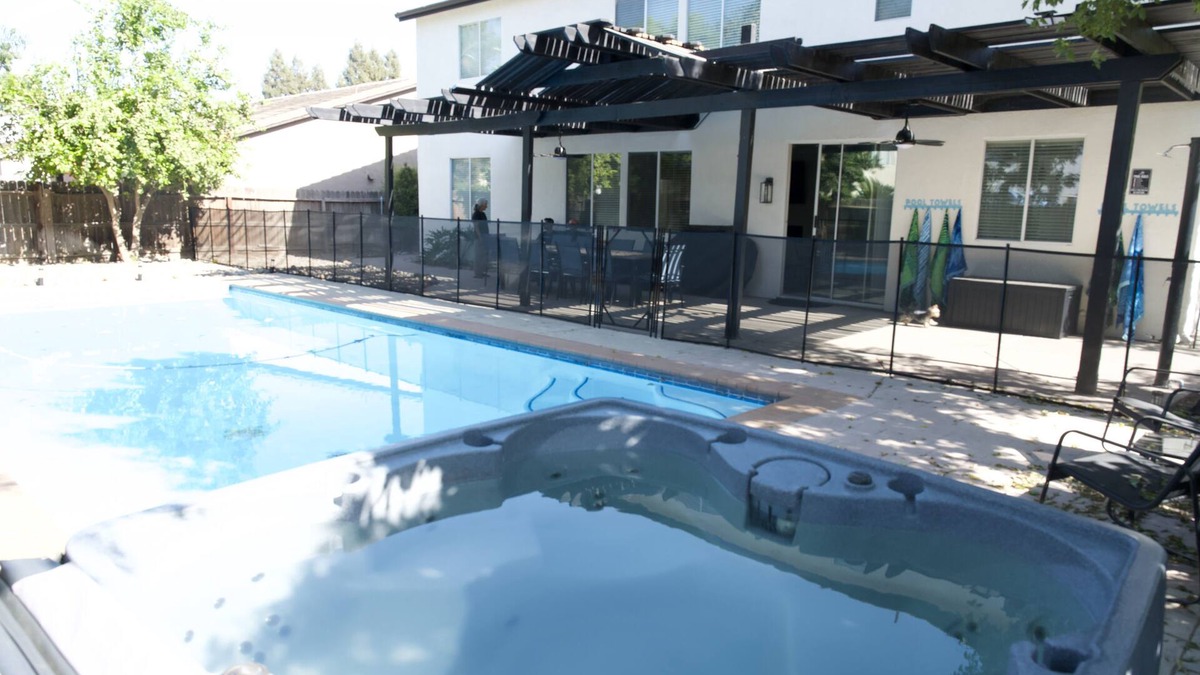 Visalia House | New 5BR Pool House near Sequoia w/BBQ/3700Sqft