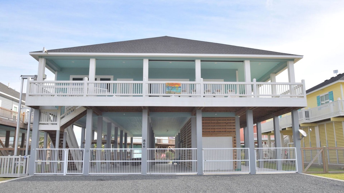 Crystal Beach House | New~ 6 Bedroom 5 bath ~ Pool and Spa ~ Beach Views~ Direct Beach Access