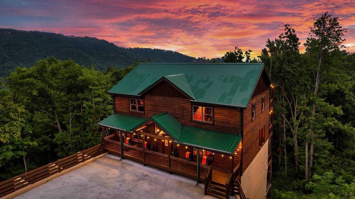 Chalet Village North Cabin | ❦ NEW! 6-BR, 𓆉 PrivtPool, NerfWall, MovieRm, HotTub, Infinity Arcade1Up❦