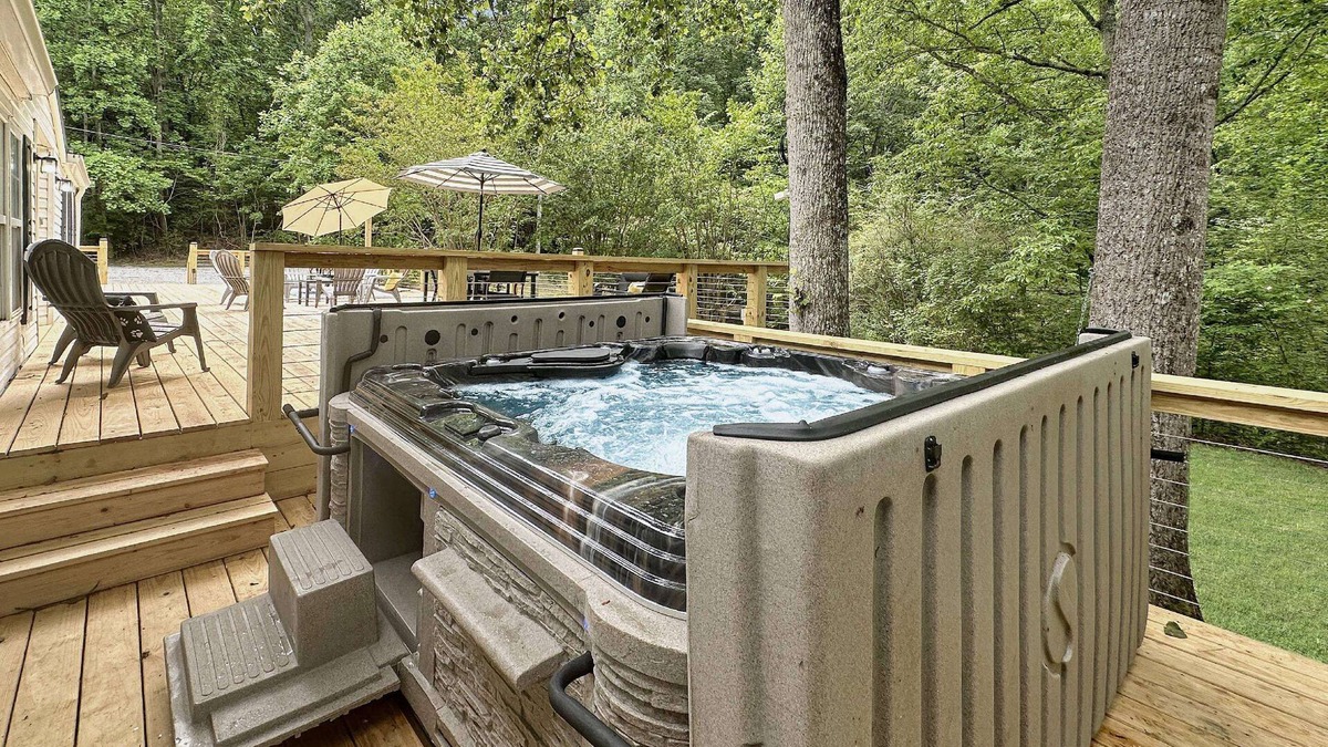 Trenton House | New 6BR -10 acres |Game room & Bunk room| Hot Tub