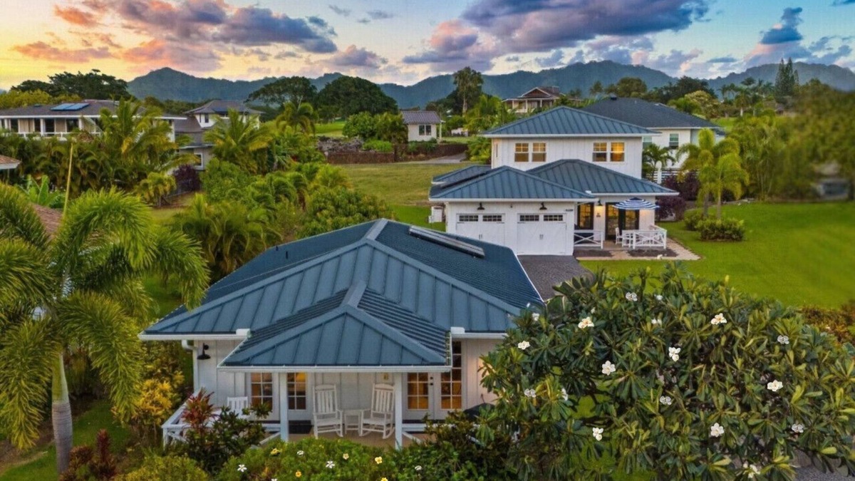 Poipu House | *NEW 7BD Farmhouse Estate |Pool, PickleB, Gym| AC