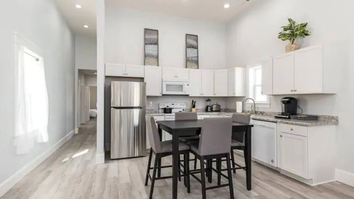 New Albany House | New Albany IN Newly renovated Entire House 3BR 2BA