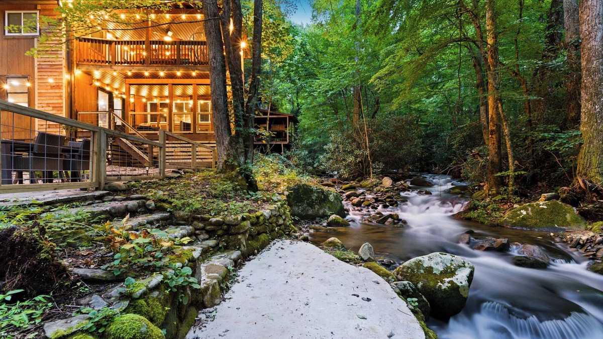 Rocky Grove Cabin | New! Amazing Running Creek! New Build w/Hot Tub!