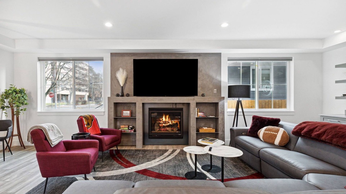 University District House | New and sophisticated home in the University District with spectacular views of the "M".