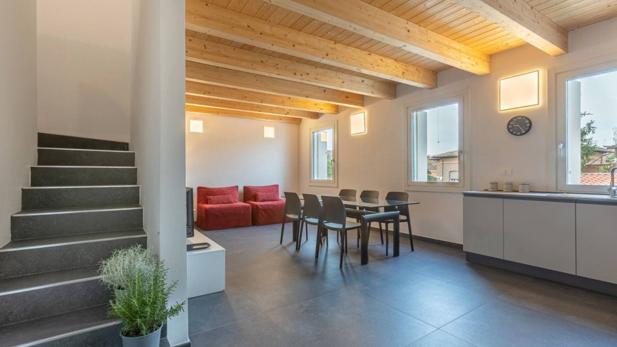 Ferrara Apartment | New and spacious apartment of about 145 sqm, capable of accommodating up to 11 people, located on the second floor of a modern building without a lift.The property is located in a residential area of Ferrara, a few minutes walk from the city center