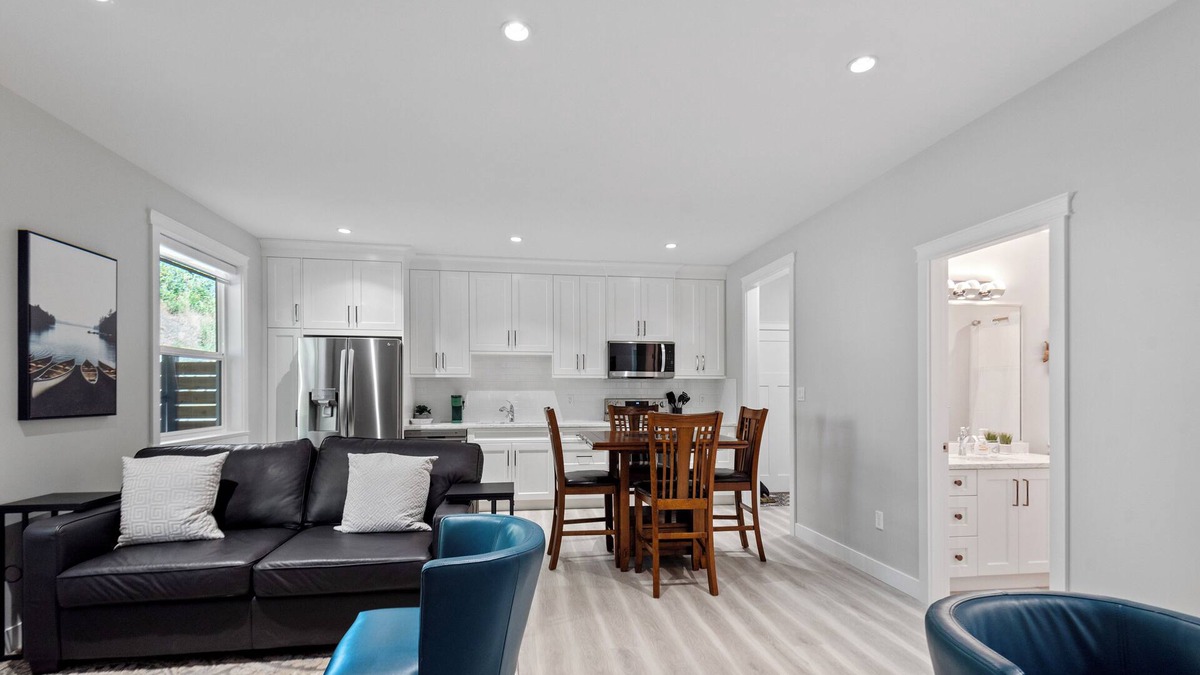 North Cowichan House | New and spacious suite close to town, attractions and hospital