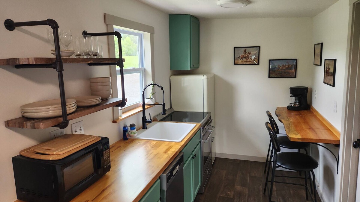 Martin City Cabin | New and Wonderfully Equipped Comfy Cottage - 9 Miles from West Glacier